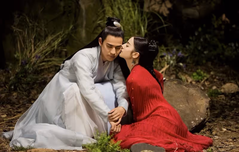 迪麗熱巴合作10位陸劇男神!龔俊《安樂傳》待播,楊洋CP感爆棚,鄧倫意外很搭