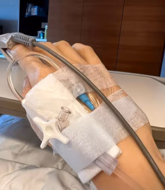 李嘉欣出院8月後再惹擔憂!近照曝光枯瘦如柴,臉頰凹陷青筋暴起