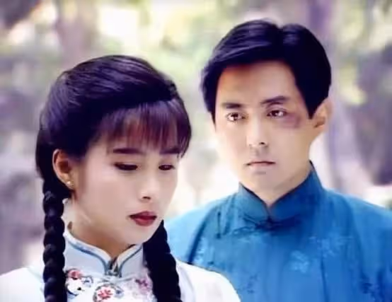 李志希與老友何音聚會,坐2小時地鐵喝35元啤酒,拍合照狀態好