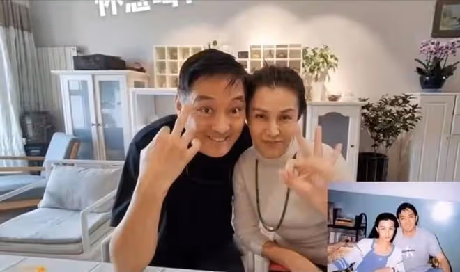 李志希與老友何音聚會,坐2小時地鐵喝35元啤酒,拍合照狀態好