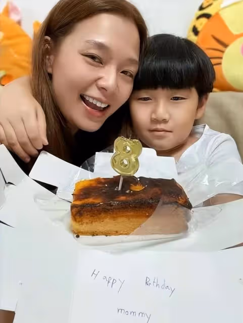 40歲生日獲粉絲斥資7萬應援,TVB單親媽媽與兒子零點溫馨慶生