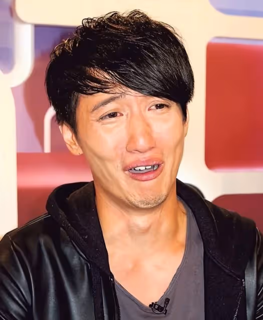 改過自新?香港男星變慈父享受家庭樂,曾涉公眾打鬥兼搞婚外情