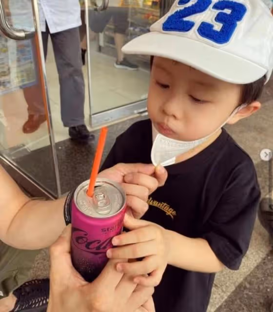 改過自新?香港男星變慈父享受家庭樂,曾涉公眾打鬥兼搞婚外情