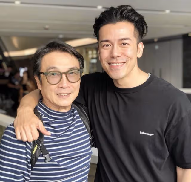 恭喜!香港知名男星與漂亮女友好事將近,高調曬海邊合照配一臉
