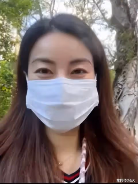 「闊太」郭晶晶曬爬山照 一臉汗水皮膚通紅