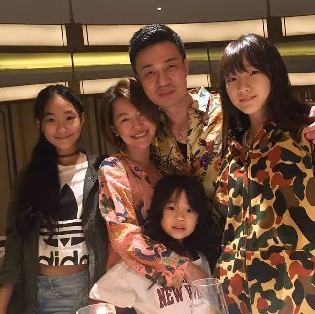 小s三女兒同框視頻 老大像小s老二像大s