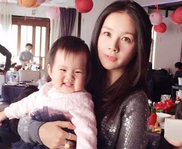 她曾被傳是陳坤兒子生母 再次現身卻成整容臉
