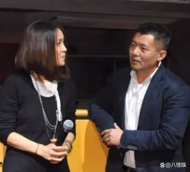 那英母女五天被偶遇三次 逛街看劇吃海底撈