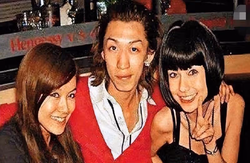 Angelababy留學照曝光,被日本男性強迫喝酒,滿臉陪笑顯辛酸