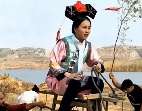 為什麼電視上的演員只有上身?看到全景後好尷尬