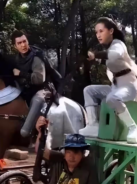 為什麼電視上的演員只有上身?看到全景後好尷尬