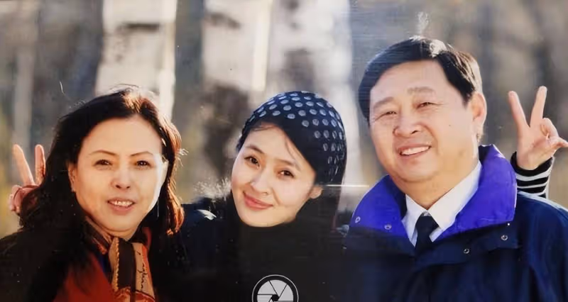 演員俞銘嘉：被父母逼婚後，27歲就嫁給了相親對象，現在怎麼樣了？
