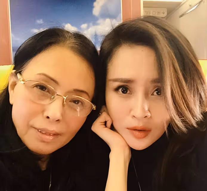 演員俞銘嘉：被父母逼婚後，27歲就嫁給了相親對象，現在怎麼樣了？