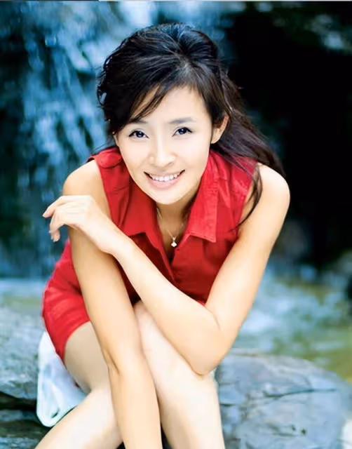 演員俞銘嘉：被父母逼婚後，27歲就嫁給了相親對象，現在怎麼樣了？