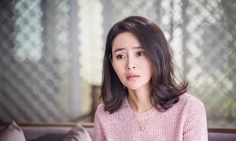 演員俞銘嘉:被父母逼婚後,27歲就嫁給了相親對象,現在怎麼樣了?