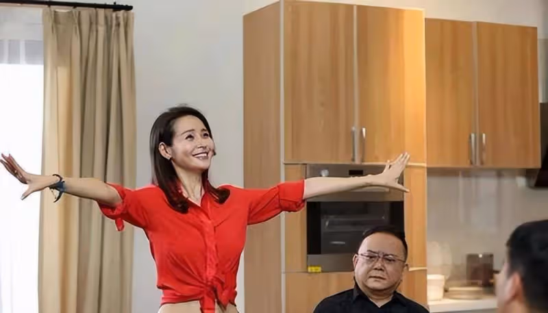 演員俞銘嘉：被父母逼婚後，27歲就嫁給了相親對象，現在怎麼樣了？