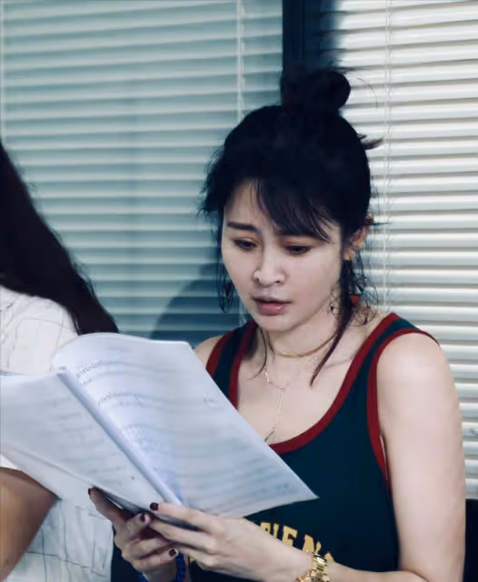 演員俞銘嘉：被父母逼婚後，27歲就嫁給了相親對象，現在怎麼樣了？