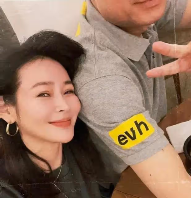 演員俞銘嘉：被父母逼婚後，27歲就嫁給了相親對象，現在怎麼樣了？