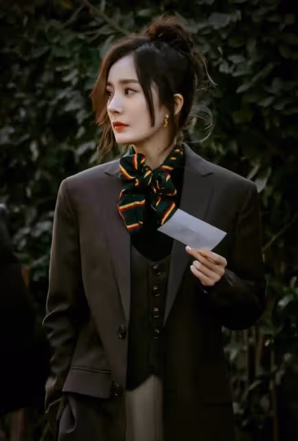 楊冪：之所以能在國內娛樂圈走紅十幾年，原來是……