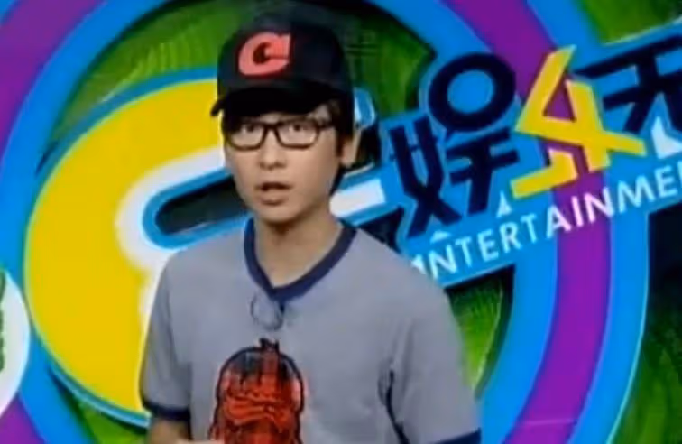 李豪為劉德華的尷尬聊天道歉，老婆卻說他不擅長採訪，但他是娛樂主持鼻祖