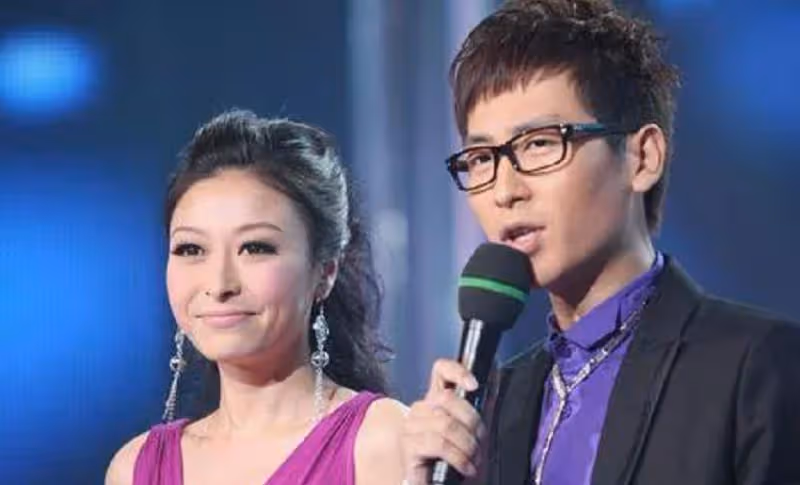 李豪為劉德華的尷尬聊天道歉，老婆卻說他不擅長採訪，但他是娛樂主持鼻祖