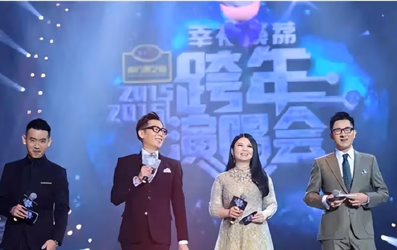 李豪為劉德華的尷尬聊天道歉，老婆卻說他不擅長採訪，但他是娛樂主持鼻祖