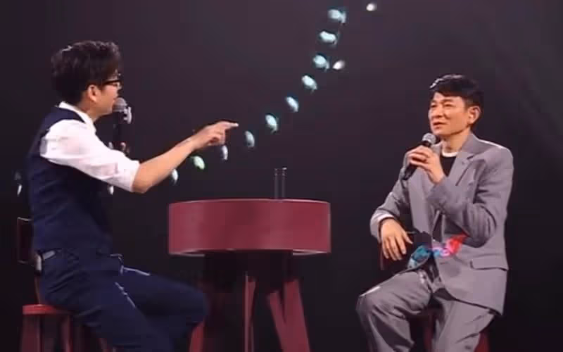 李豪為劉德華的尷尬聊天道歉，老婆卻說他不擅長採訪，但他是娛樂主持鼻祖