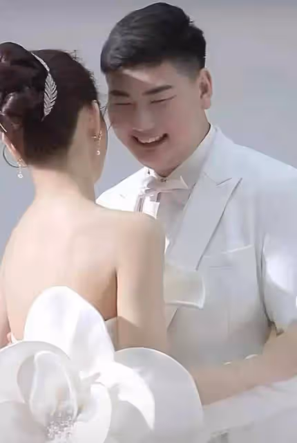 大衣哥準兒媳陳夢結婚前夕,陳亞男和陳夢互寫信,互不留情