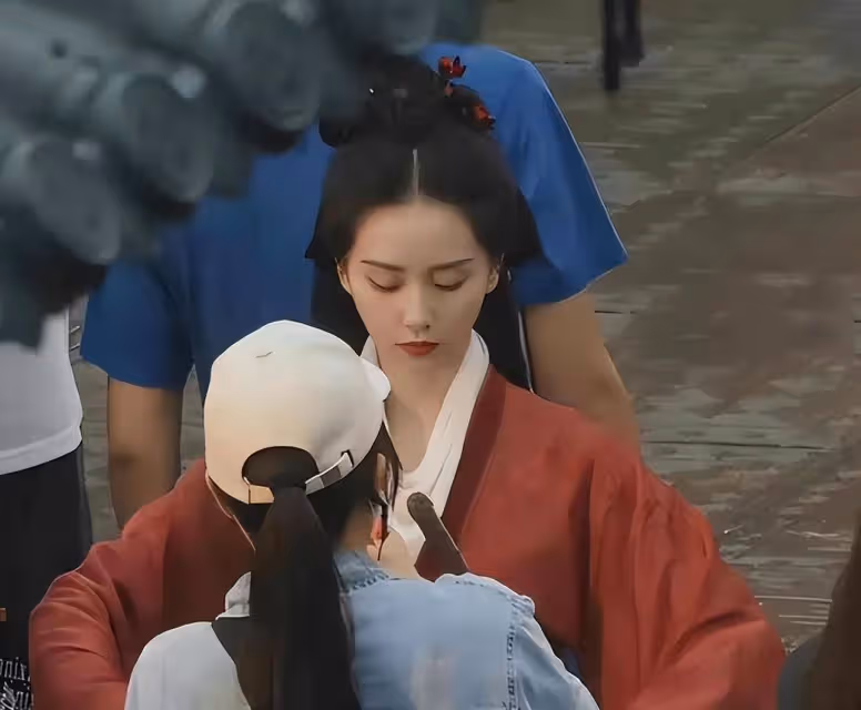 35歲劉詩詩再拍古裝劇，造型清秀颯爽，美貌與氣質依然在線