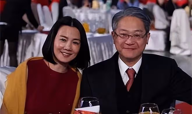 拒絕成龍追求!24歲「當紅時嫁入豪門」遭冷眼 丈夫被綁勒索1億「她孤身救夫」地位逆襲!