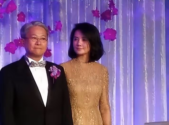 拒絕成龍追求！24歲「當紅時嫁入豪門」遭冷眼　丈夫被綁勒索1億「她孤身救夫」地位逆襲！