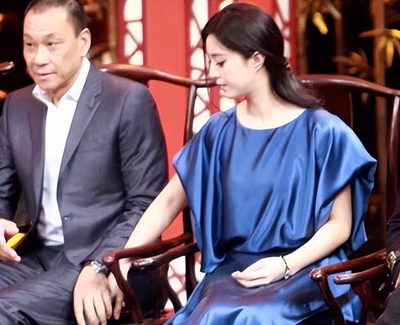 結婚40年!76歲老戲骨「為離婚」與妻子2次對簿公堂 晚年「孤身一人」感覺愧對兒子:都是我造成的