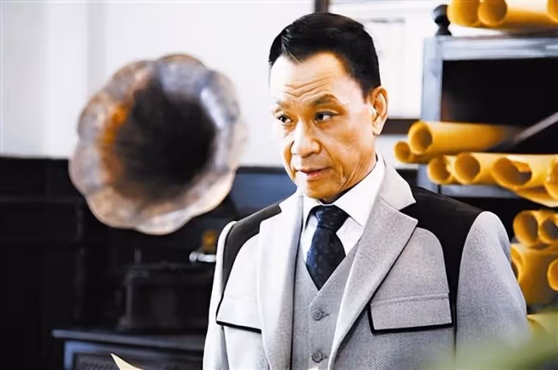 結婚40年!76歲老戲骨「為離婚」與妻子2次對簿公堂 晚年「孤身一人」感覺愧對兒子:都是我造成的