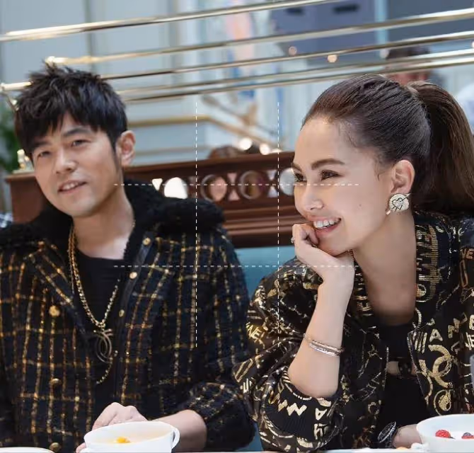 周杰倫曬昆凌合照撒狗糧!發文感謝妻子熬夜陪自己工作,結婚7年生3胎感情依舊如初戀
