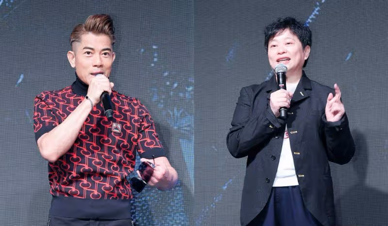 「天王嫂」方媛罕曬近照！穿JK裙大秀好身材，一雙白皙大長腿實力吸睛，與女兒互動畫面超有愛
