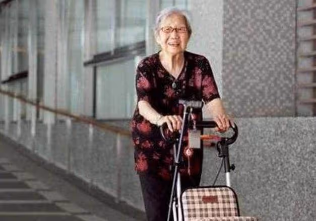 一夫兩妻!兩女共侍一夫37年 「2個妻子和諧同住一棟樓」九旬母親「卻住養老院」:錢都是自己支付的