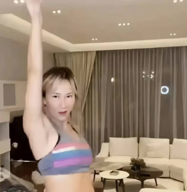 47歲李玟近照認不出,五官大變與舞臺上判若兩人,網友:已經老年人狀態