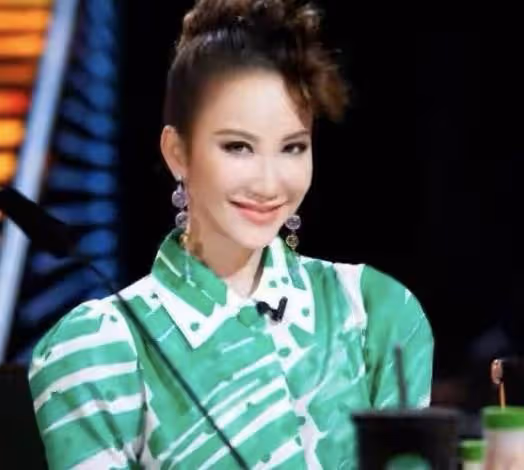 47歲李玟近照認不出,五官大變與舞臺上判若兩人,網友:已經老年人狀態