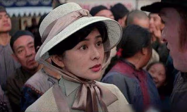 2婚2離，她是無數人心目中的女神，經歷2次婚姻無兒無女，58歲住1.5億豪宅在家健身與狗為伴：退休生活很瀟灑！
