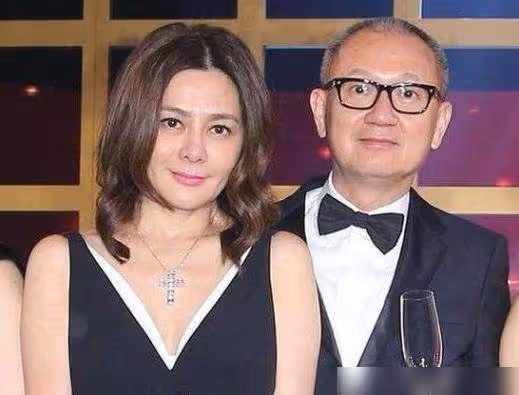 2婚2離，她是無數人心目中的女神，經歷2次婚姻無兒無女，58歲住1.5億豪宅在家健身與狗為伴：退休生活很瀟灑！