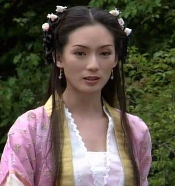 被譽為「新加坡四美」之一，與前夫戀7年分手，如今43歲還很美