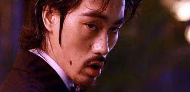 靠周星馳出道，因像李小龍出名，如今身家過億卻想再次出演李小龍