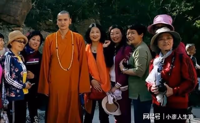 「最帥和尚」釋明心：放棄鐵飯碗出家，被富婆追求，母親卻嫌丟人