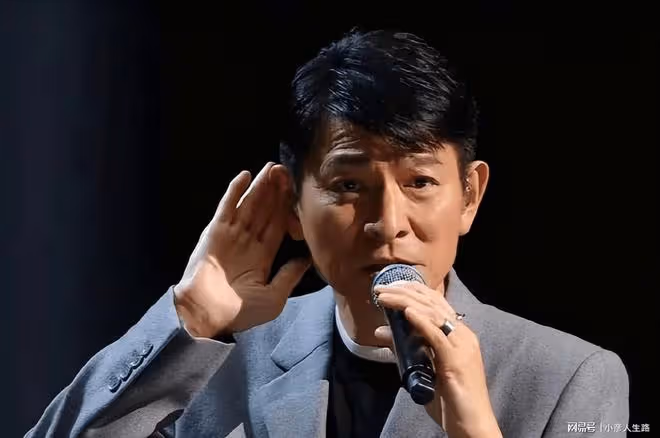 一場線上演唱會3.5億人觀看,劉德華用7首老歌,詮釋了藝德和實力