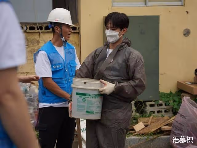 白天搬磚做公益,晚上化身鋼琴王子,朴寶劍顏值近況再次引熱議