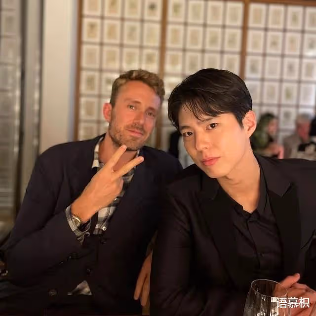白天搬磚做公益,晚上化身鋼琴王子,朴寶劍顏值近況再次引熱議