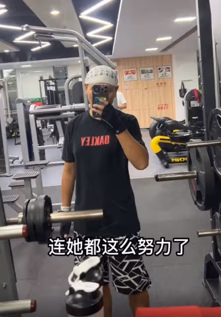 51歲港星丁子峻定居上海，娶內地女演員為妻，結婚16年無娃仍恩愛
