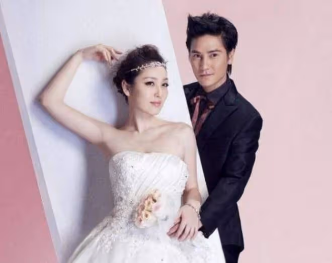 51歲港星丁子峻定居上海,娶內地女演員為妻,結婚16年無娃仍恩愛