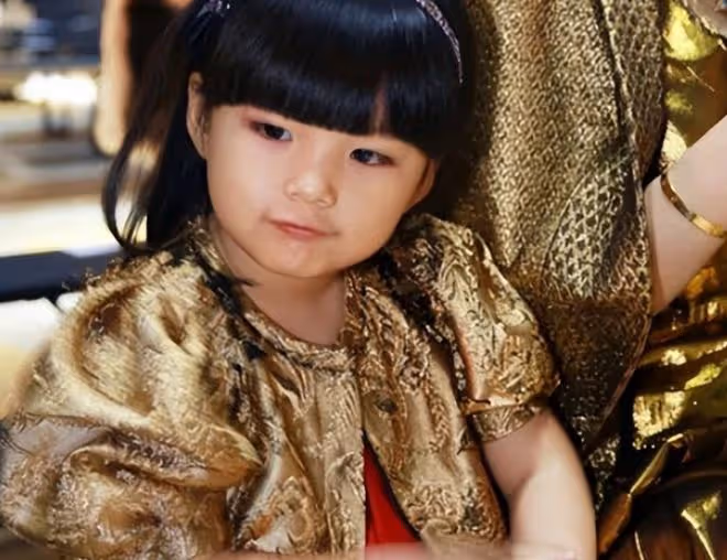 李湘12歲女兒入讀英國貴族學校！宿舍奢華似豪宅，學費一年30萬