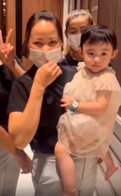 83歲劉詩昆豪宅宴客!1歲女兒太可愛像媽,家中有6名保姆陣仗大